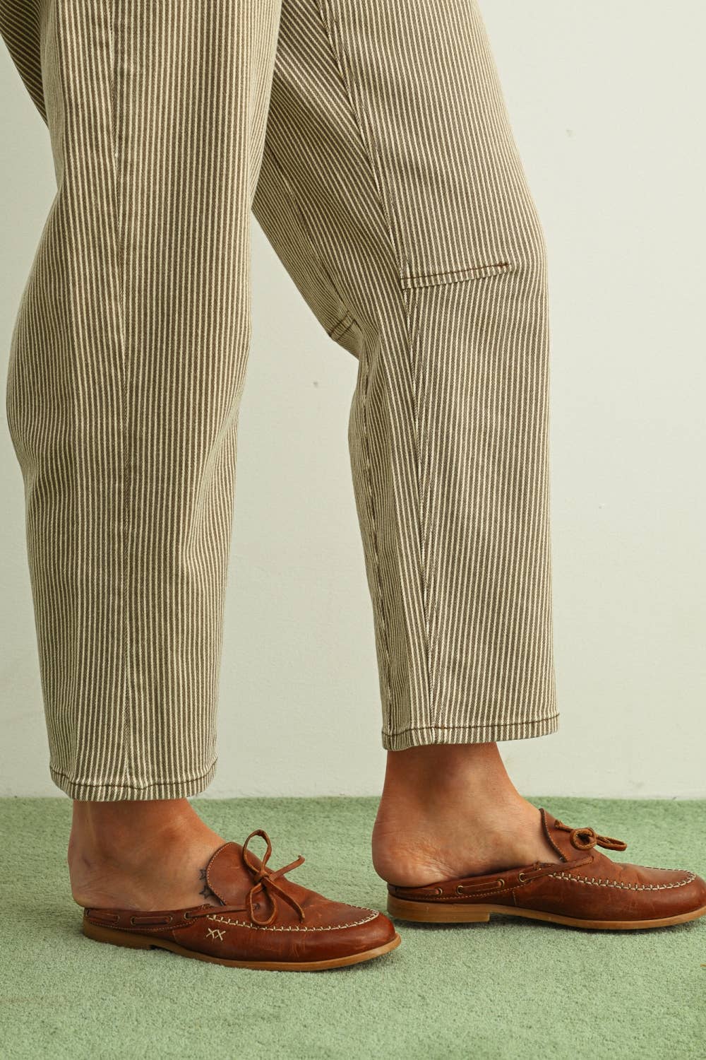 STRIPED BARREL PANTS with BELT