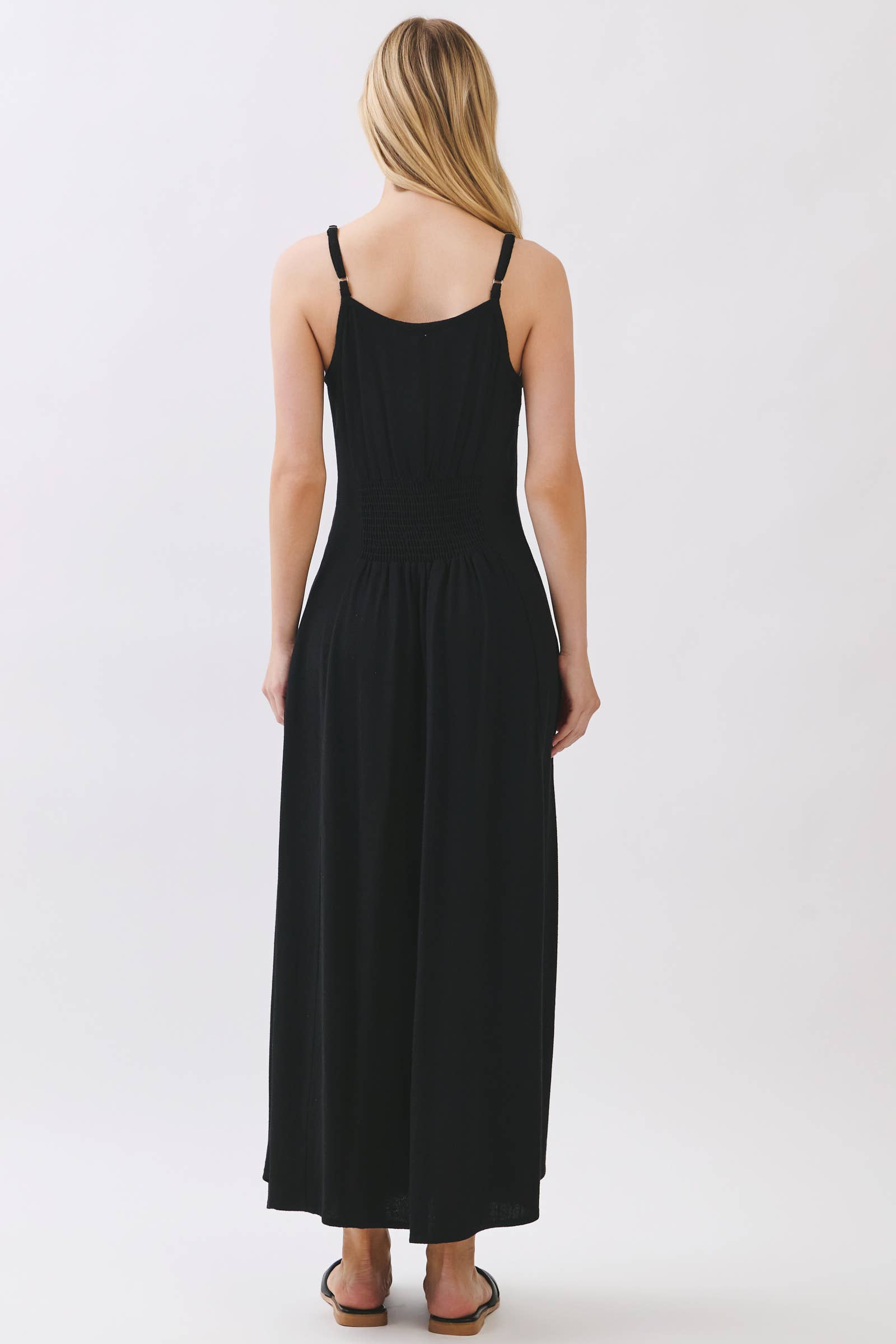 FLOWY DRESS/BUTTONED TRIM AND SLIT