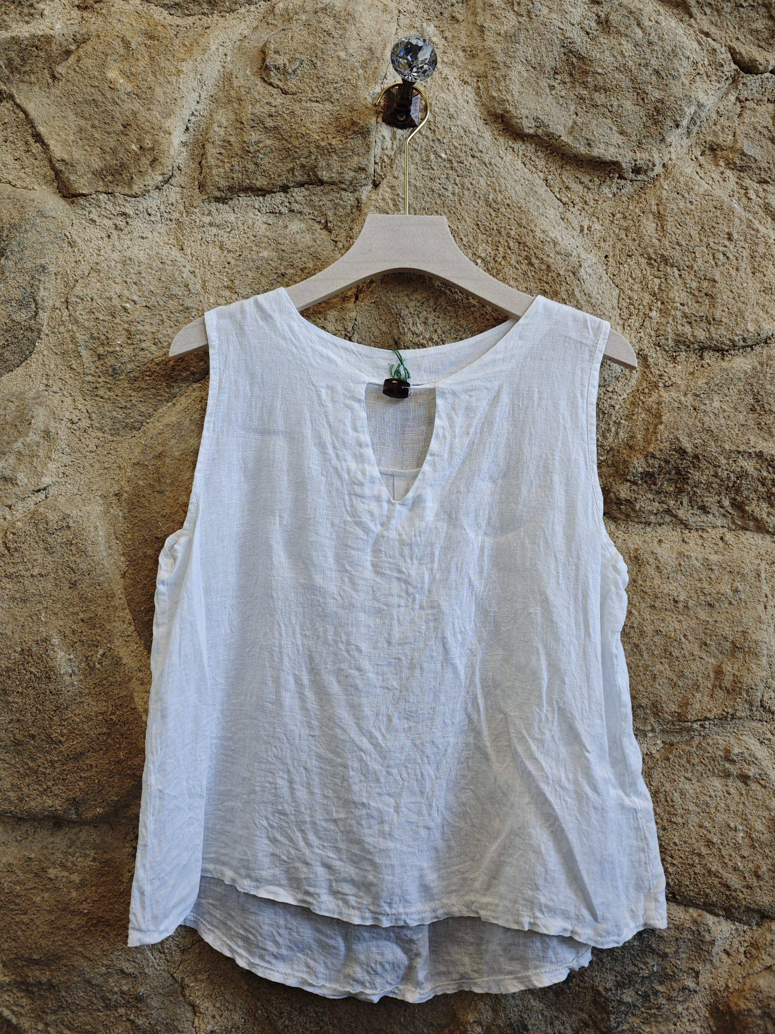 Wood Keyhole Linen Top