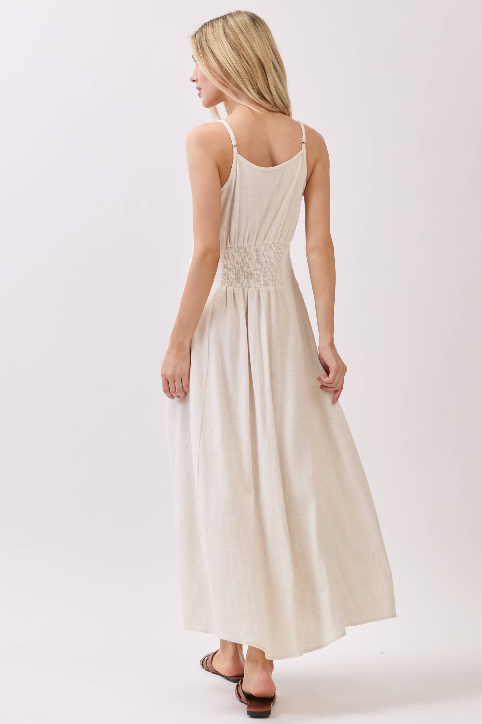 FLOWY DRESS/BUTTONED TRIM AND SLIT