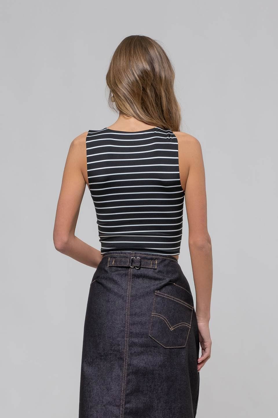 STRIPE ROUND NECK SLEEVELESS CROP TOP