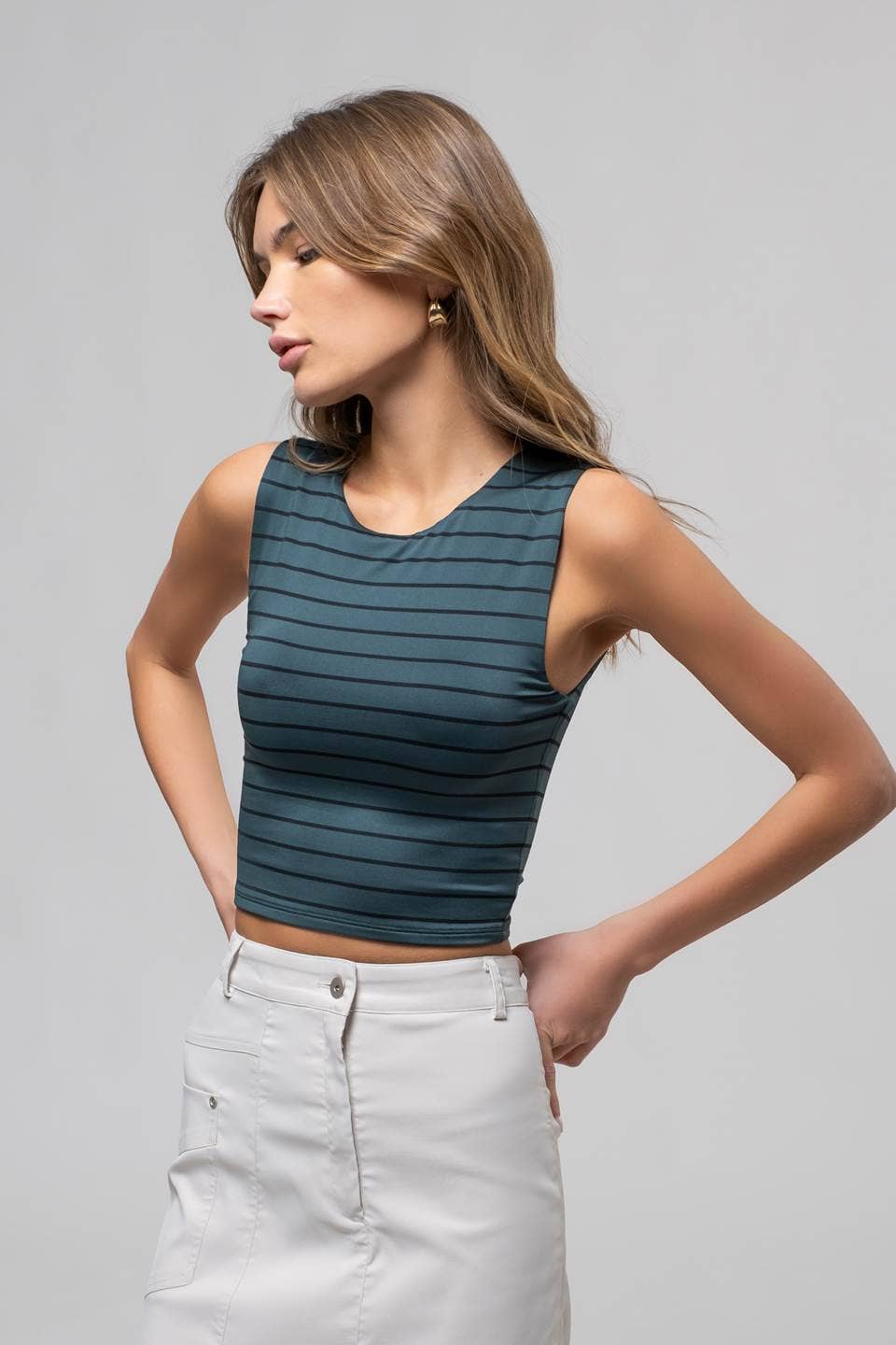 STRIPE ROUND NECK SLEEVELESS CROP TOP