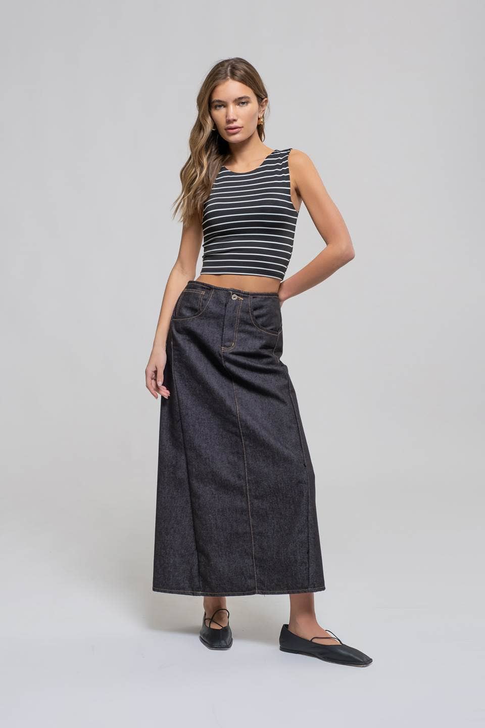 STRIPE ROUND NECK SLEEVELESS CROP TOP