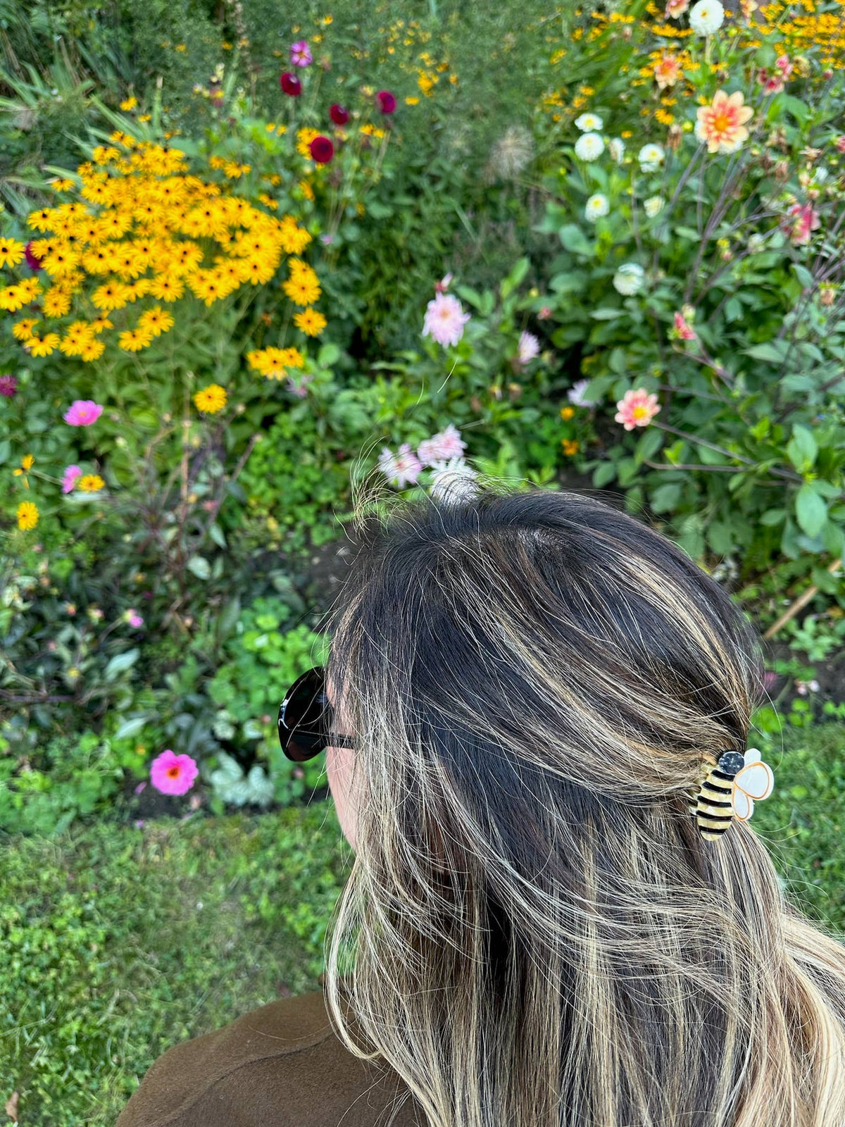 Hand-painted Mini Bee Claw Hair Clip | Eco-Friendly – view 3