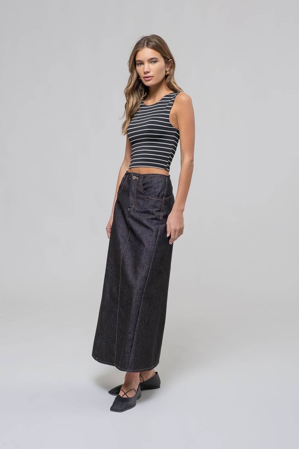 STRIPE ROUND NECK SLEEVELESS CROP TOP