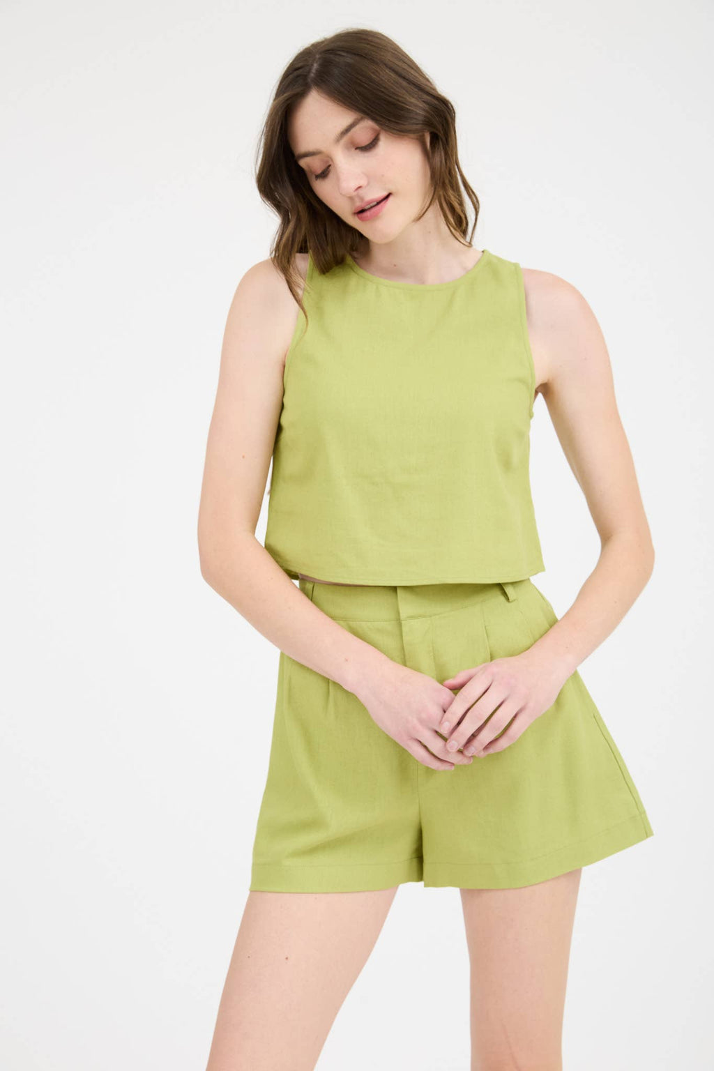 ROUND NECK SLEEVELESS LINEN CROPPED BLOUSE