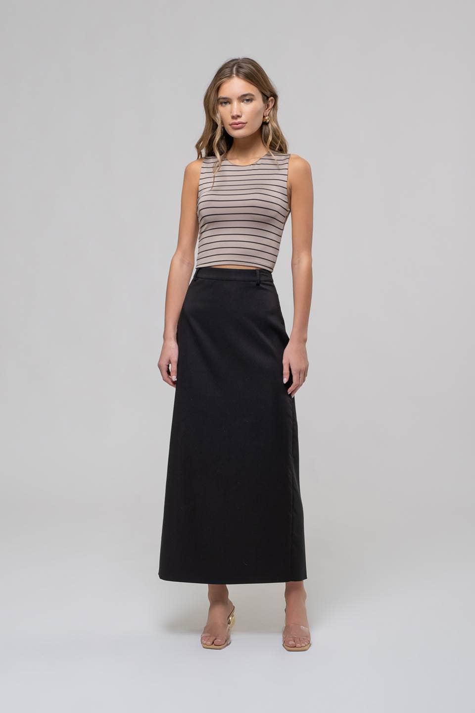 STRIPE ROUND NECK SLEEVELESS CROP TOP