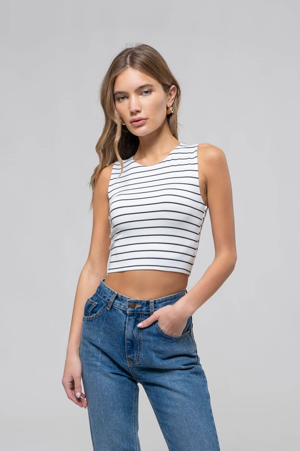 STRIPE ROUND NECK SLEEVELESS CROP TOP