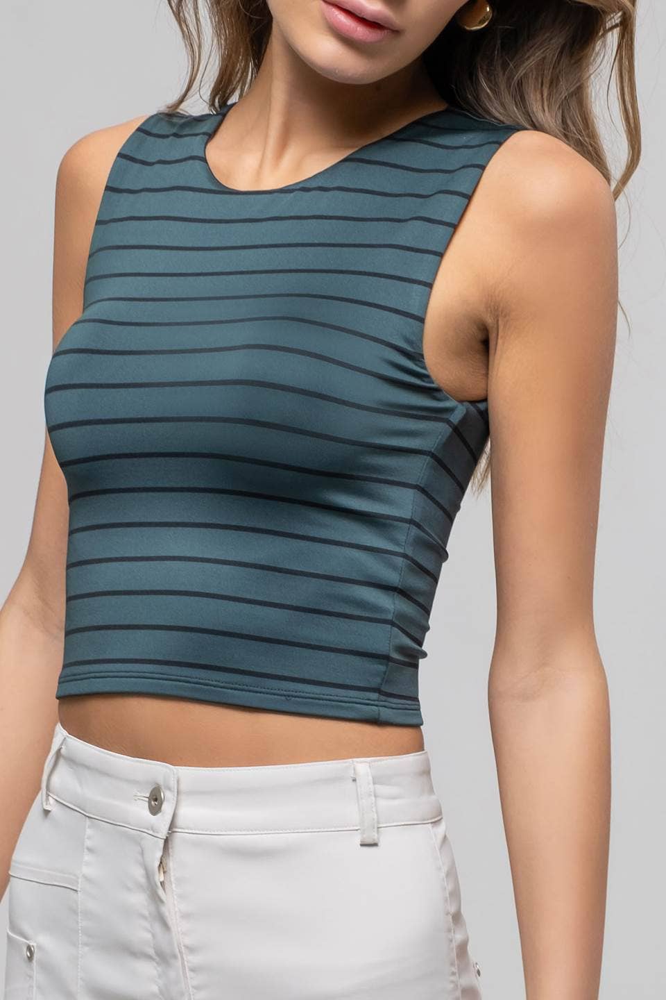 STRIPE ROUND NECK SLEEVELESS CROP TOP