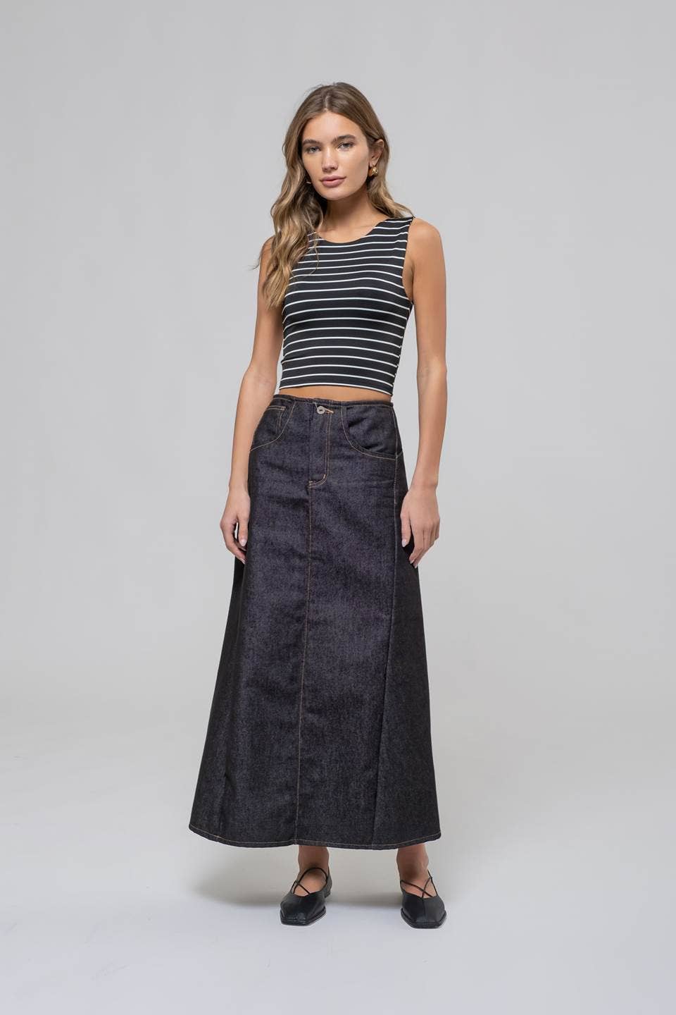 STRIPE ROUND NECK SLEEVELESS CROP TOP
