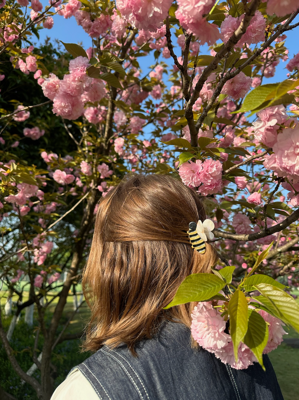 Hand-painted Mini Bee Claw Hair Clip | Eco-Friendly – view 2